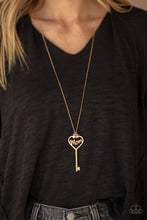 Load image into Gallery viewer, The Key to Moms Heart - Gold
