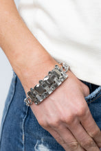 Load image into Gallery viewer, Urban Crest - Silver
